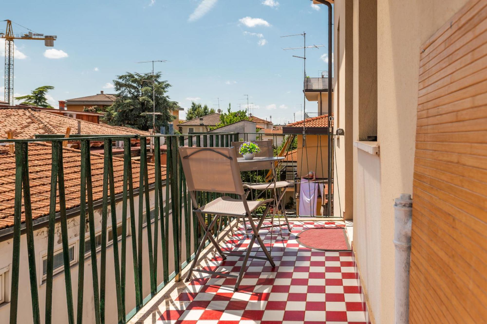 Appartamento Attico Vintage 10Min Da Arena Verona Luaran gambar